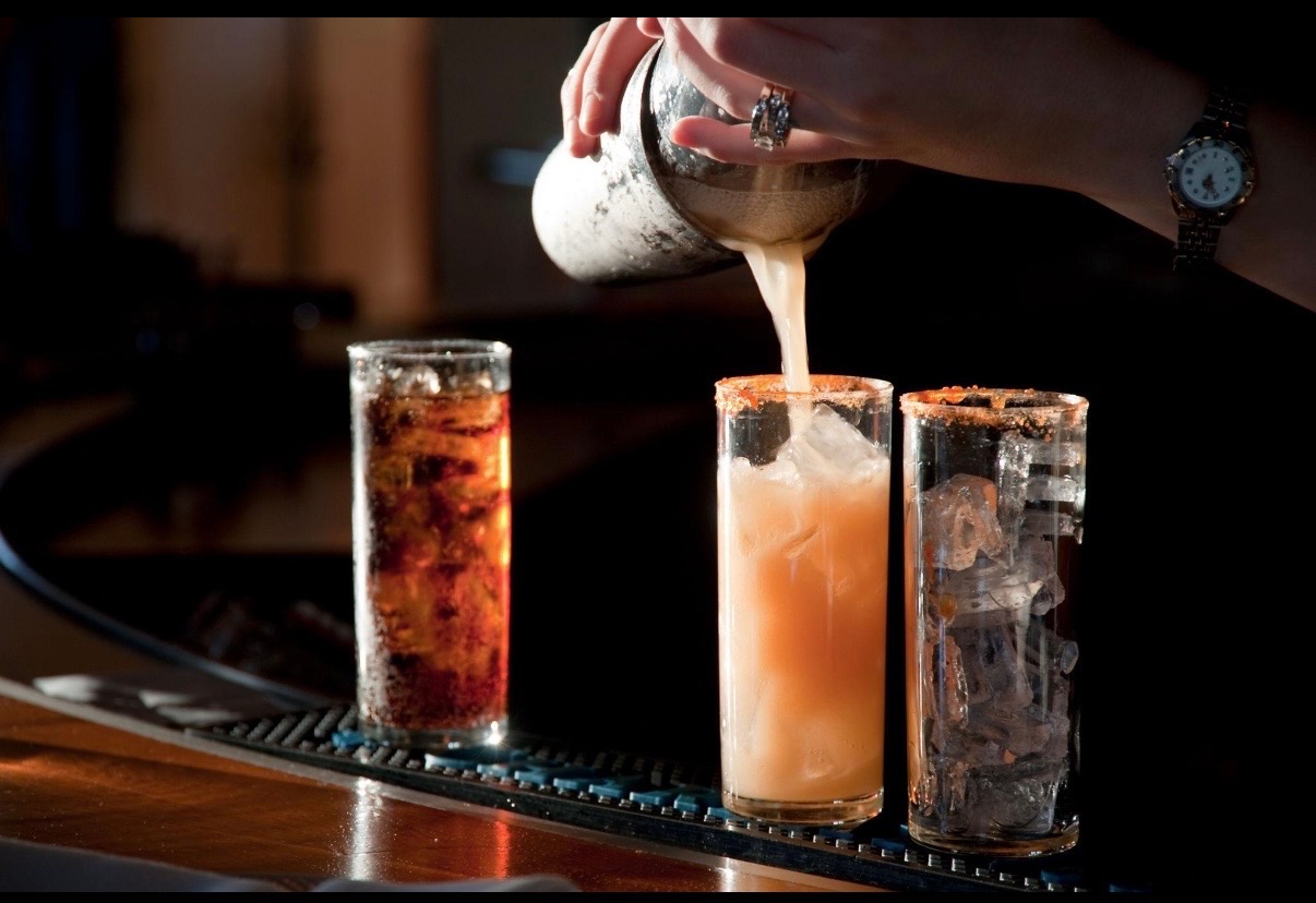 Craft Cocktails at Onyx Dine & Drinks